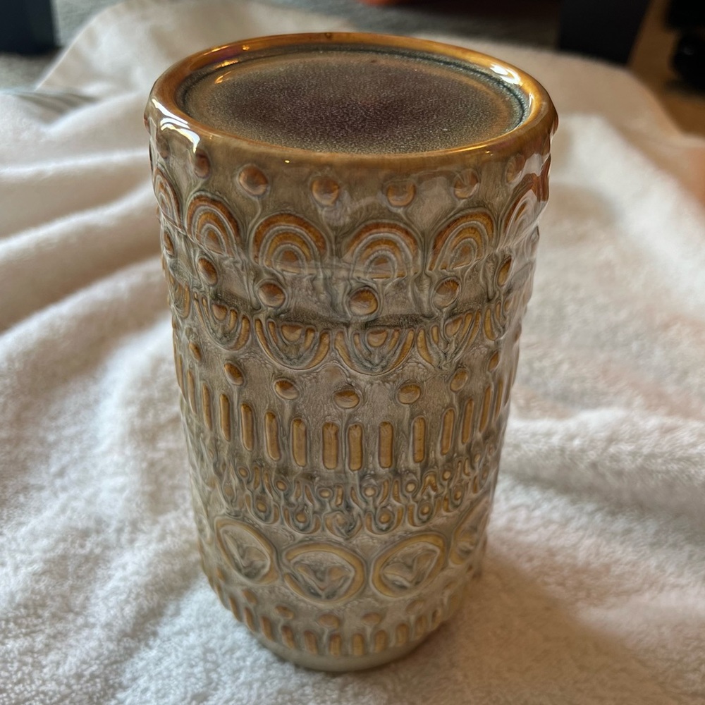 Pattern candle holder